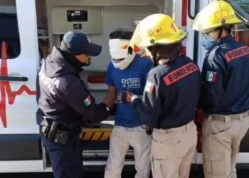 Auxilian al lesionado por caída.