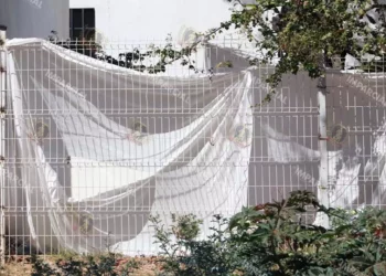 Foto: Adrián Gaytán // Una lona para intentar ocultar la tragedia en Casa Pato.