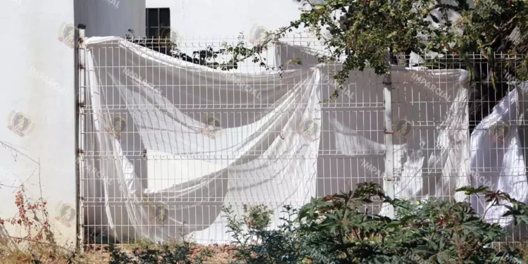 Foto: Adrián Gaytán // Una lona para intentar ocultar la tragedia en Casa Pato.