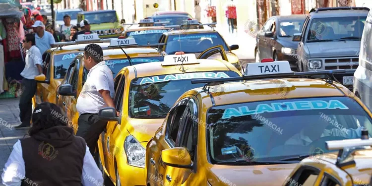 Foto: Archivo El Imparcial // Aplicaciones para transporte, competencia desleal a taxistas.