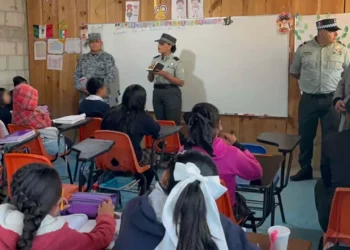 Autoridades municipales, educativas y elementos de la Guardia Nacional impartieron una jornada de capacitación.