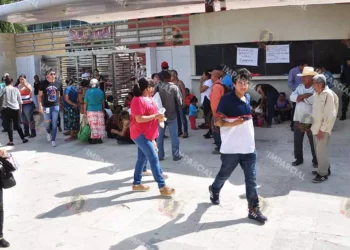 Foto: Archivo El Imparcial // Burócratas en Ciudad Administrativa. El Fondo de Pensiones del Estado de Oaxaca, una bomba de tiempo.