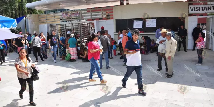 Foto: Archivo El Imparcial // Burócratas en Ciudad Administrativa. El Fondo de Pensiones del Estado de Oaxaca, una bomba de tiempo.