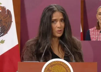 Salma Hayek destaca respaldo de Claudia Sheinbaum al cine mexicano en Palacio Nacional