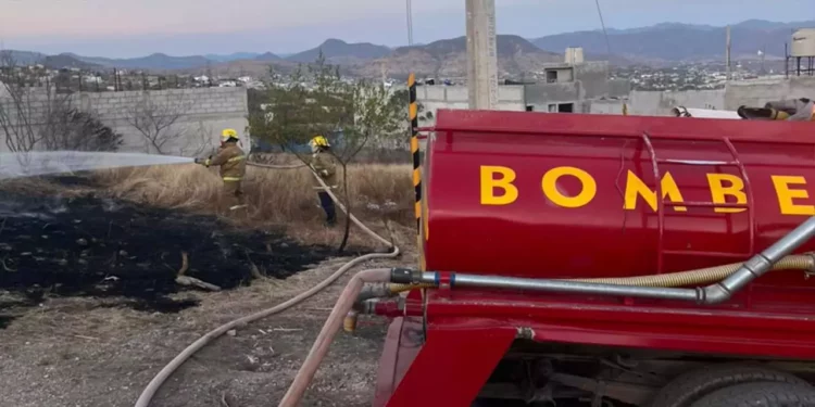 Controlan incendio que preocupaba a vecinos.