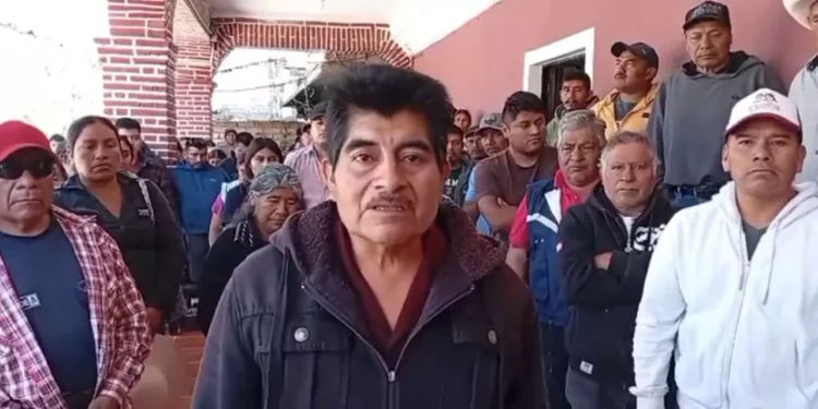 En la Mixteca, denuncian cobro por transitar en camino hecho en periodo de AMLO; Urgen atención