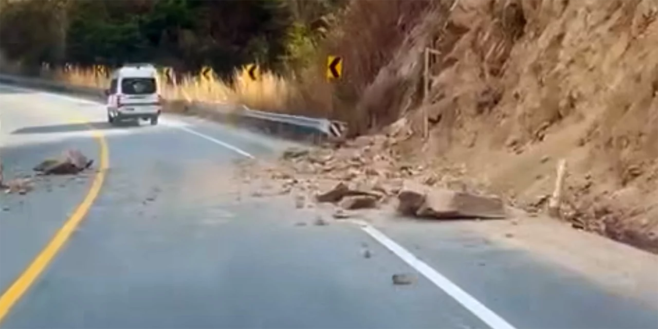 Derrumbe parcial provoca cierres intermitentes en la autopista a la Costa