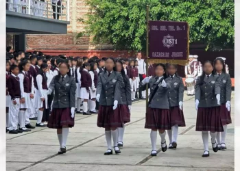 Foto: redes sociales // Ceremonia cívica en la escuela secundaria técnica No 1