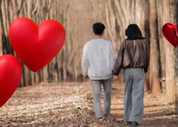 ¿El corazón realmente siente amor? La ciencia revela por qué tu pulso se sincroniza con el de tu pareja