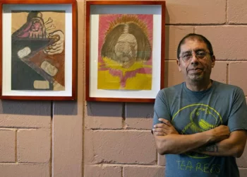 Contiene seis serigrafías, un libro-códice con textos de Daniel Guzmán y Guillermo Santos.