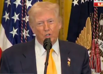 Guerra comercial 2026: Trump eleva arancel global al 15% tras revés de la Corte Suprema