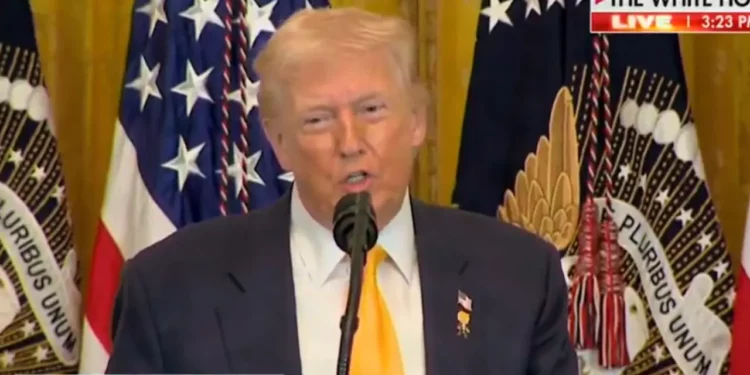 Guerra comercial 2026: Trump eleva arancel global al 15% tras revés de la Corte Suprema