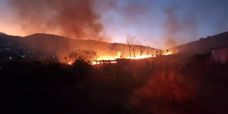 Foto: Gobierno de Oaxaca // Durante la semana se registraron quemas de pastizales en diversos puntos de la zona metropolitana.