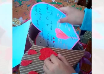 En el taller “Detalles con amor” elaborarán obsequios con materiales reciclables con motivo del 14 de febrero.