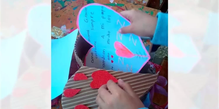 En el taller “Detalles con amor” elaborarán obsequios con materiales reciclables con motivo del 14 de febrero.