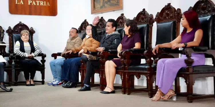 Foto: Municipio de Oaxaca de Juárez // Enredada sesión de cabildo por desconocimiento de la Ley Orgánica Municipal.