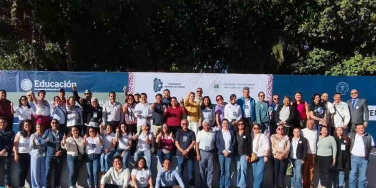 Estudiantes y docentes del Tecnológico de Teposcolula participaron en la reunión nacional de recursos fúngicos.
