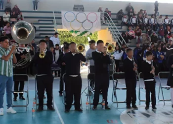 Estudiantes de la Telesecundaria de San Jerónimo Nuchita interpretaron chilenas tradicionales durante la inauguración de la convivencia.