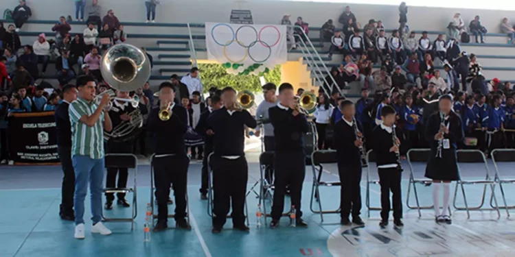 Estudiantes de la Telesecundaria de San Jerónimo Nuchita interpretaron chilenas tradicionales durante la inauguración de la convivencia.