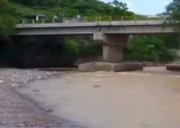Habitantes denuncian la extracción de material pétreo en el río Salado.