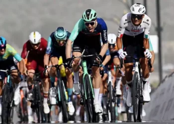 ¡Está de vuelta! Isaac del Toro conquista la primera etapa del UAE Tour 2026