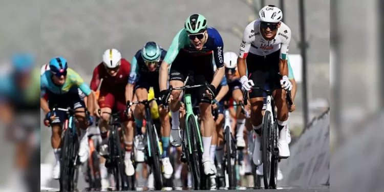 ¡Está de vuelta! Isaac del Toro conquista la primera etapa del UAE Tour 2026