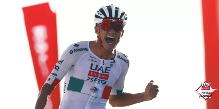 ¡Histórico! Isaac del Toro destroza récords y es líder del UAE Tour tras épica remontada