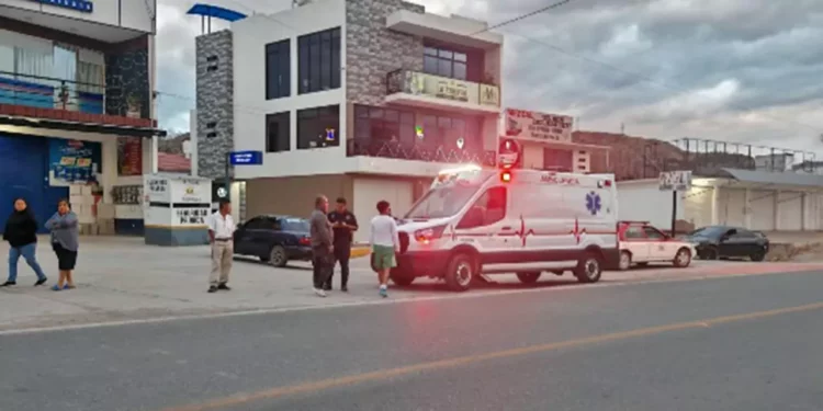 La conductora resultó con diferentes lesiones al volcar.
