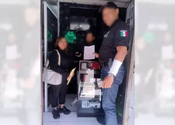 La víctima comprobó su legítima propiedad y recuperó su teléfono.