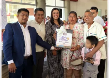 La celebración concluyó con un ambiente festivo, donde no faltaron los abrazos, las felicitaciones y algunos detalles para las parejas.