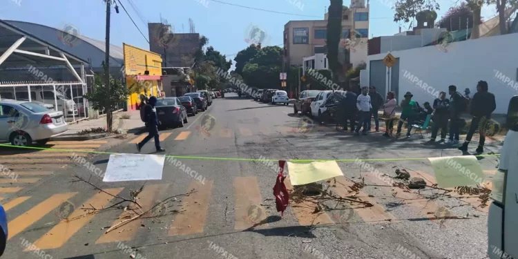 Foto: Jesús Santiago // La semana pasada profesores de educación física y secundarias técnicas se manifestaron en diversos puntos de la ciudad. Hoy iniciarían un plantón en el zócalo.