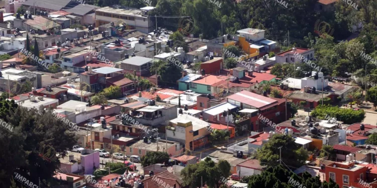 Foto: Adrián Gaytán // La zona metropolitana de la ciudad de Oaxaca; a la mala calidad de servicios básicos se suma la inseguridad jurídica de las propiedades.