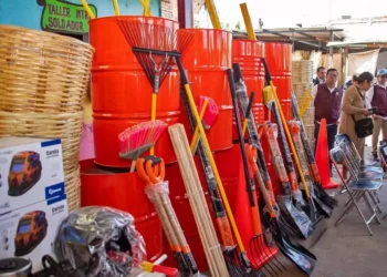 Los trabajadores del área de barrido cuentan con nuevas herramientas.