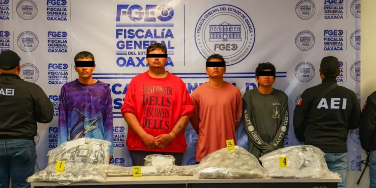 Golpe al narcomenudeo en la Sierra Sur: aseguran más de 300 dosis y detienen a cuatro hombres