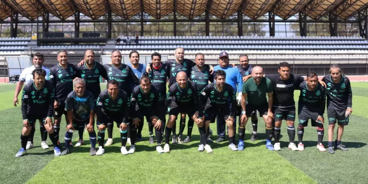 Fotos: Leobardo García Reyes // Nova Sistem es el campeón de la categoría Plus 45.