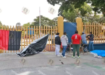 Foto: Adrián Gaytán // No bien acaba de salir de una huelga, la UABJO afronta nueva amenaza. Hoy hay paro de 12 horas convocado por el STEUABJO.