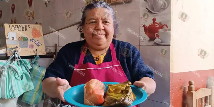Foto: Lisbeth Mejía Reyes // Parte de la tradición católica implica celebrar con tamales y atole después de haber presentado al Niño Dios en el templo.