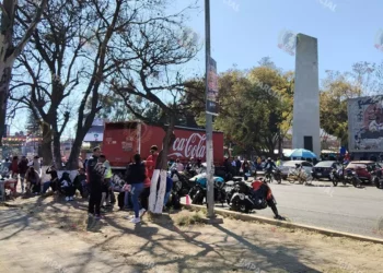 Foto: Jesús Santiago // Profesores de la S-22 bloquearon el crucero de la carretera 190 y la salida a Tuxtepec.