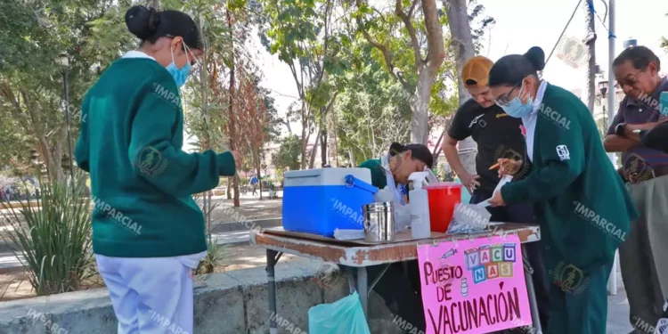 Foto: Adrián Gaytán // Puestos de vacunación, amplían cobertura y horarios.