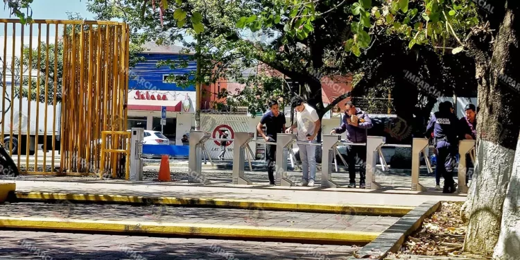 Foto: Rubén Morales // Retorno a la normalidad a medias en la UABJO. Sindicalizados tuvieron dos días de asueto tras la huelga.