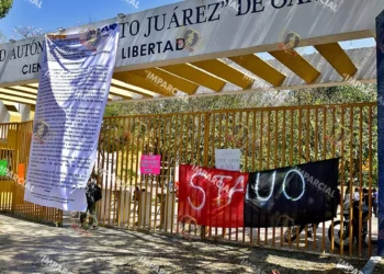 Foto: Rubén Morales // El paro de actividades de 12 horas por parte del STAUO; aún no es huelga.
