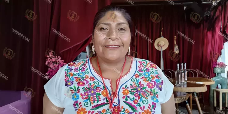 Fotos: Lisbeth Mejía Reyes // Productoras como Virginia Hernández señalan que todavía existen obstáculos para mezcaleros locales.