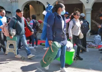 Foto: Adrián Gaytán // Sin lograr el objetivo principal, trabajadores de la educación levantaron el plantón y regresan el lunes a clases.