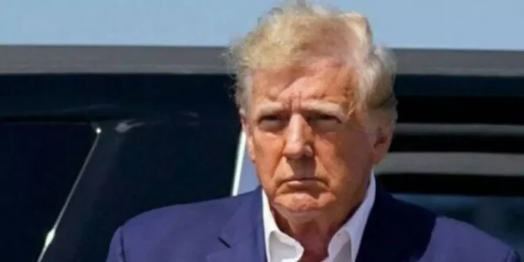 Hombre armado muere tras irrumpir en Mar-a-Lago; Trump no estaba en la residencia