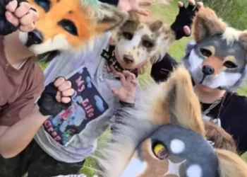 ¿Qué son los Therians? La tendencia viral en TikTok de jóvenes que actúan como animales