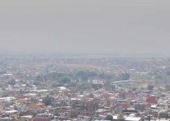 Foto: cortesía // Una gruesa capa de aire enrarecido se pudo observar en horarios y días diferentes en la capital del estado.