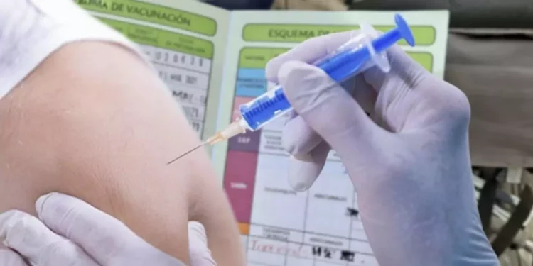 ¿Tienes la vacuna contra el sarampión? Guía para revisar tu Cartilla de Salud ante el aumento de casos