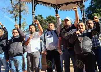 Retiran plantón profesores de S-22; reiniciarán clases el lunes