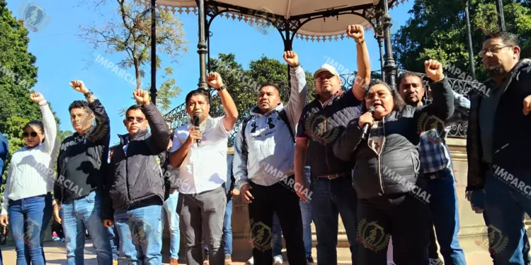 Retiran plantón profesores de S-22; reiniciarán clases el lunes