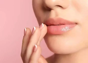 Exfolia tus labios en 5 minutos con estos 3 exfoliantes caseros